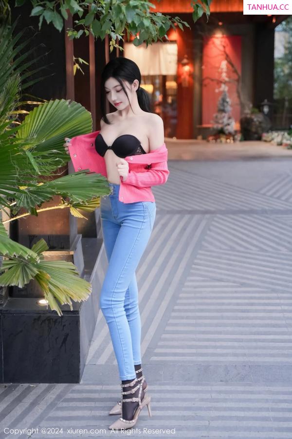   [XiuRen]高清写真图 2024.02.08 No.8091 龙雪儿 牛仔裤美臀第28张图片